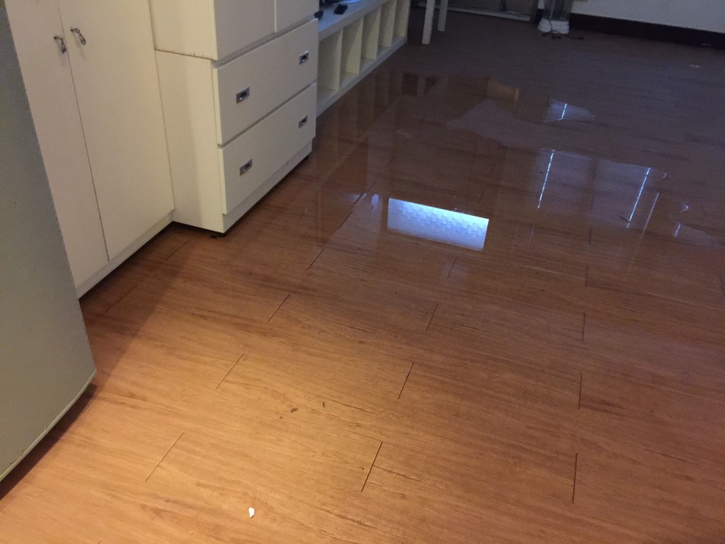 地板漏水怎么回事，地板漏水怎么处理呢?