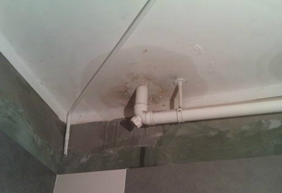 卫生间下水管漏水怎么监测，卫生间下水管漏水维修电话是什么?