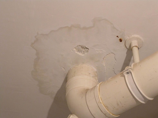卫生间下水管漏水怎么回事呢，卫生间下水管漏水怎么处理?