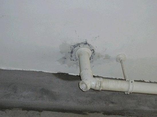 卫生间下水管漏水原因是什么，卫生间下水管漏水怎么办呢?