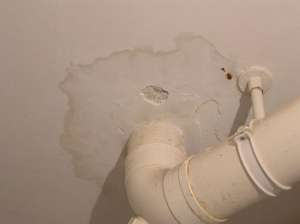 卫生间下水管漏水怎么回事呢，卫生间下水管漏水怎么处理?