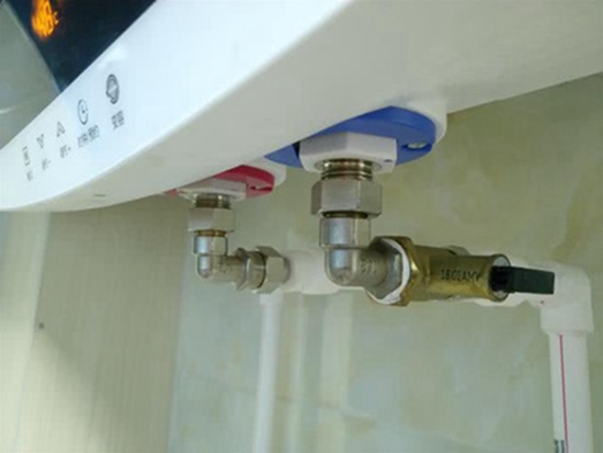 热水器水管漏水怎么修，热水器水管漏水修理多少钱?