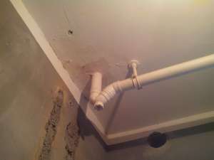 天花板漏水怎么办，天花板漏水维修电话是多少?