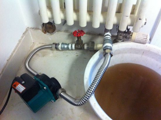 卫生间暖气管漏水怎么办，卫生间暖气管漏水维修电话是多少?