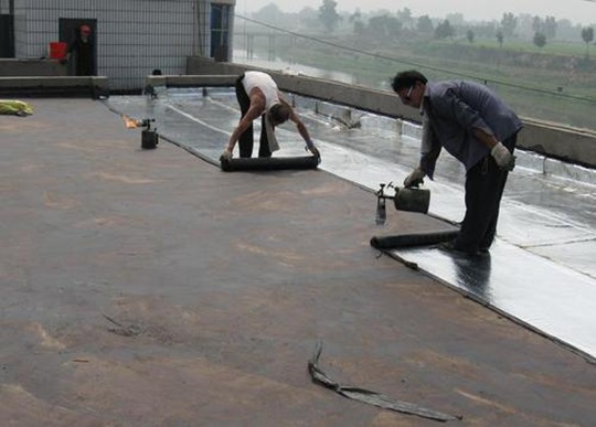 屋顶漏水怎么办？如何进行漏水修补？