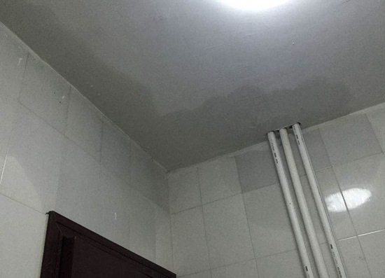 楼上卫生间漏水怎么处理?楼上卫生间漏水的原因是什么?