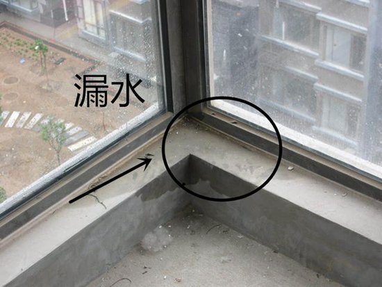 阳台窗户漏水怎么办呢?我们应该如何解决阳台窗户漏水呢?