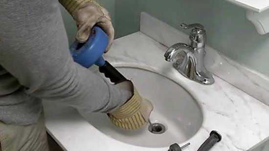 百色卫生间下水管漏水怎么修_下水道的管道漏水怎么修