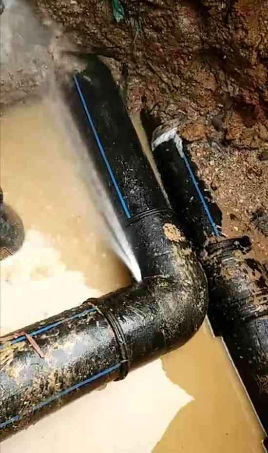 忻州上水管漏水什么原因_卫生间管槽漏水怎办