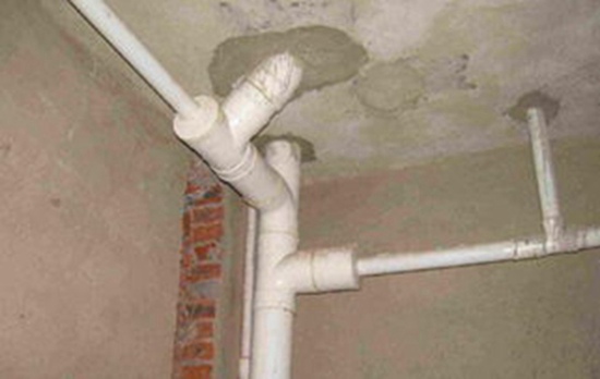 广安卫生间暖气管漏水怎么处理_有什么好材料可以防卫生间漏水