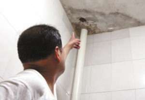 资阳卫生间砖缝漏水怎么检查_马桶直角阀天花板漏水