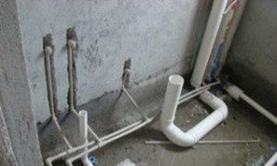 宣城排水管漏水是什么原因_楼下天花板墙角漏水怎么找漏水点