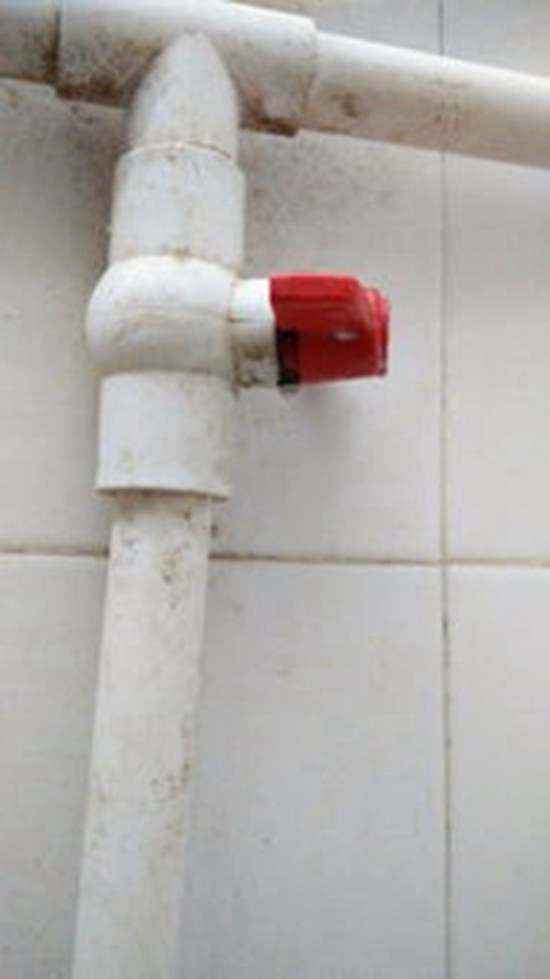 郑州厕所地面砖漏水怎么处理_厕所房漏水