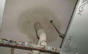 岳阳天花板漏水修理多少钱_马桶溢水管漏水