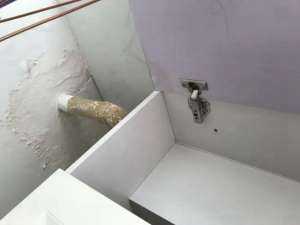 聊城墙内水管漏水的原因_吊顶漏水的原因和处理方法