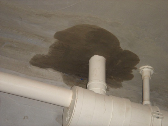 焦作楼上管道漏水怎么检查_暖气管道老化漏水怎么处理