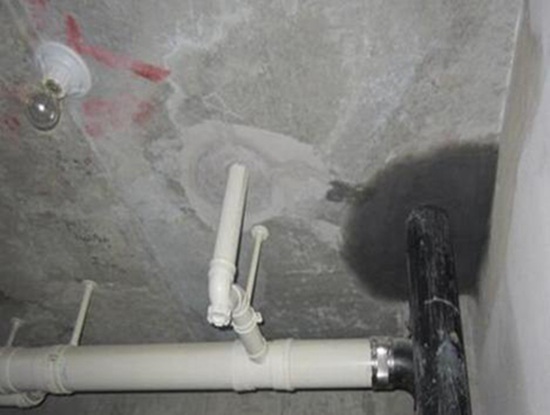 伊春卫生间水管漏水如何处理_卫生间管槽漏水怎办