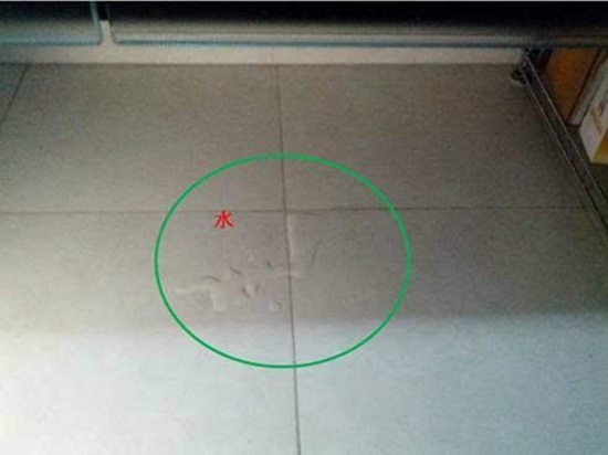 滁州天花板漏水的原因_顶楼客厅上方漏水原因