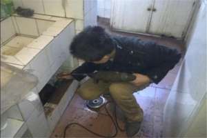 福州卫生间砖缝漏水修理_住户楼上卫生间漏水怎么办