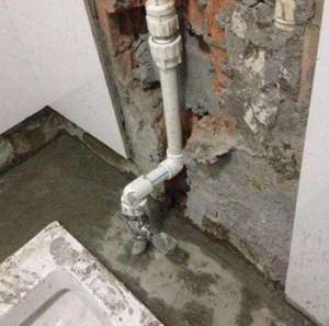安康墙面漏水修理多少钱_马桶溢水管漏水