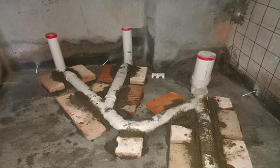 衢州暖气管漏水_瓷砖里的暖气管子漏水