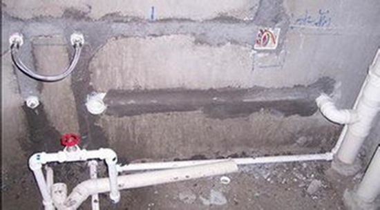 新乡地暖管漏水是什么原因_楼下天花板墙角漏水怎么找漏水点