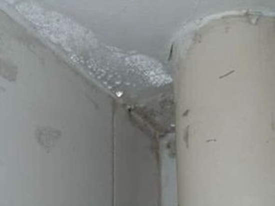 许昌楼上卫生间漏水修理多少钱_卫生间吊顶上楼板下下水道漏水