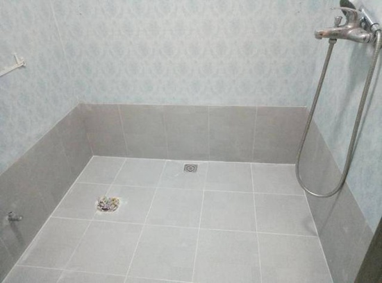 酒泉厕所地面砖漏水的原因_厕所漏水挖一半可以吗