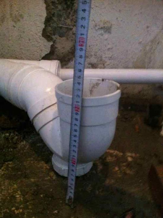 晋中厕所地面砖漏水的原因_厕所漏水维修工人用渗透技术处理