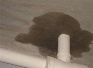 锦州屋顶漏水什么原因_平房顶的水泥漏水