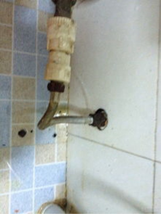 唐山阳台瓷砖漏水怎么检查_热水管接头处漏水