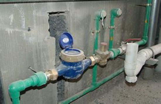 南京暖气管道漏水修理多少钱_地暖没开暖气管道会漏水吗
