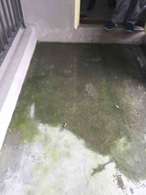 镇江排水管漏水是什么原因_楼下天花板墙角漏水怎么找漏水点