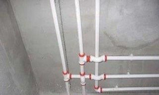 鄂州墙面漏水修理多少钱_马桶溢水管漏水