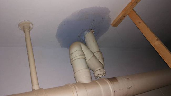 鹤岗暖气管道漏水如何处理_暖气排气阀门哪漏水