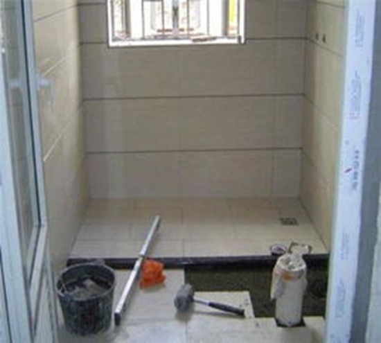 河池厕所地面砖漏水如何处理_厕所房漏水