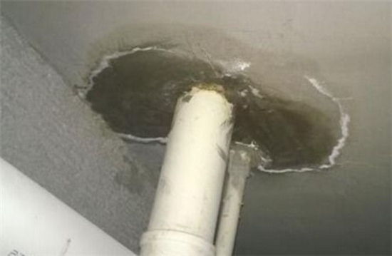 巢湖天花板漏水怎么检查_卫生间天花板漏水吗