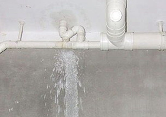 宜春洗手间漏水原因_水电池漏水的原因及解决办法
