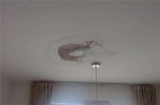 郴州厨房天花板漏水怎么处理_住了5年厕所房顶漏水怎么处理