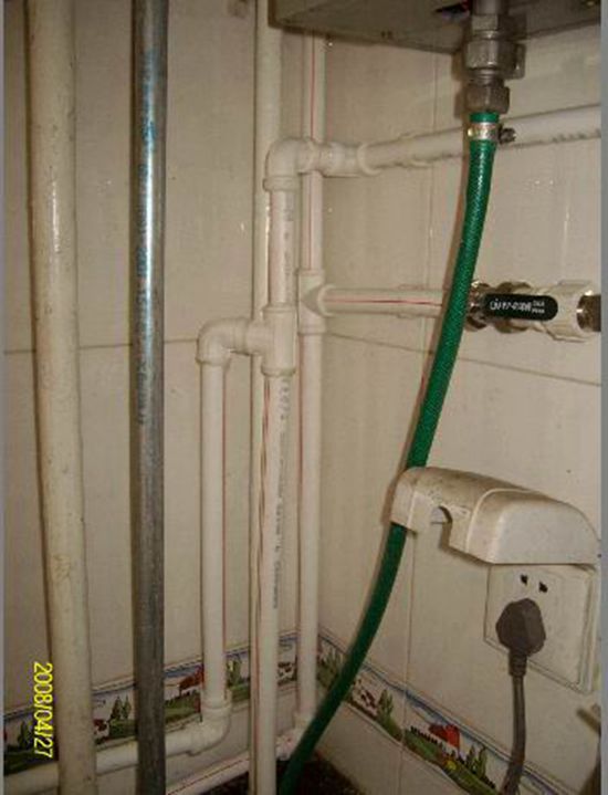 泰州热水器水管漏水修理_热水器一打开热水就漏水