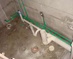 鞍山楼上卫生间漏水是什么原因_一楼卫生间马桶顶漏水