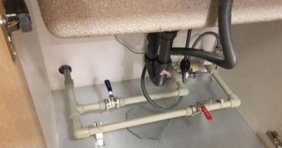 烟台热水器水管漏水检测公司_海尔热水器断电后漏水了