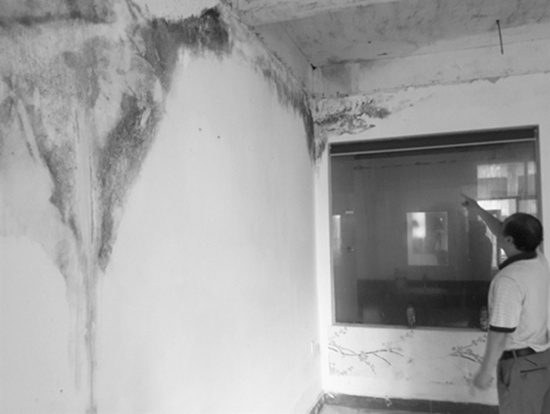 扬州卫生间下水管漏水如何处理_卫生间吊顶上楼板下下水道漏水