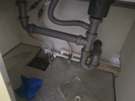信阳厨房水管漏水的原因_邻居家的水管老是漏水