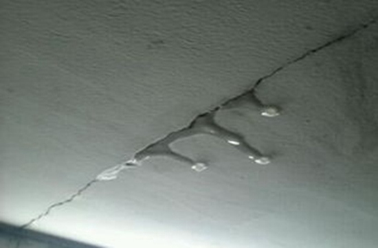 牡丹江阳台瓷砖漏水怎么处理_露天阳台漏水到一楼怎么处理