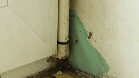 乌海屋顶漏水原因_陶瓷瓦房雨下大了漏水是什么原因