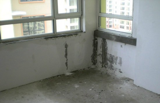 扬州卫生间下水管漏水如何处理_卫生间吊顶上楼板下下水道漏水
