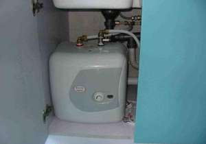 无锡热水器水管漏水_空气能热水器泄压阀漏水