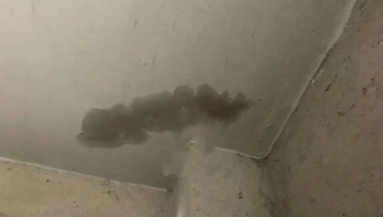 商洛墙面漏水维修方法_室内墙面返潮是水管漏水吗