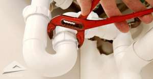 晋中厕所地面砖漏水的原因_厕所漏水维修工人用渗透技术处理